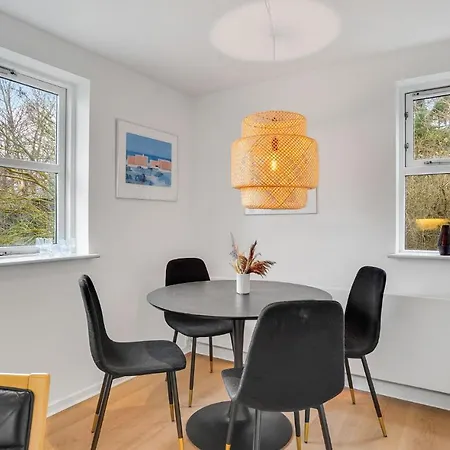 5 Bedroom Pet Friendly In *