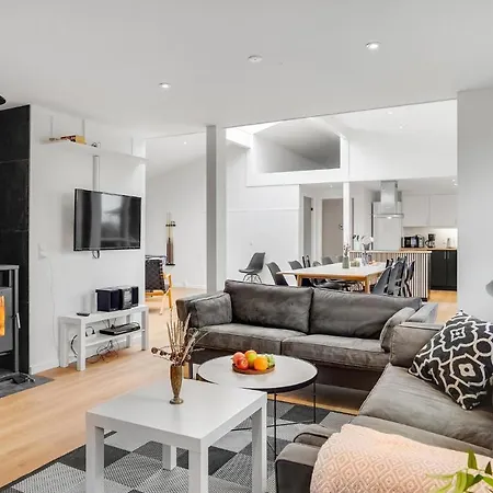 5 Bedroom Pet Friendly In *