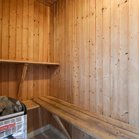5 Bedroom Pet Friendly In *
