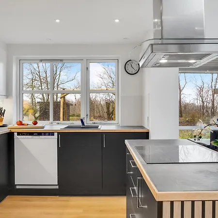 5 Bedroom Pet Friendly In *